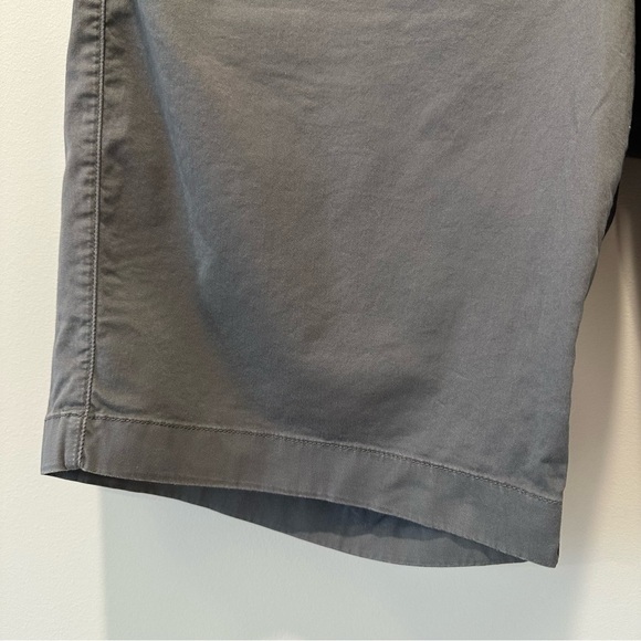 J Crew 10.5” Stretch Chino Shorts For Men Size 36 Gray Neutral Casual Golf Polo - Picture 9 of 14